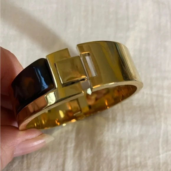 Stella & Dot Tortoise Hinged Bangle Bracelet Chic Business Casual - Picture 4 of 9